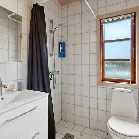 2 Bedroom Amazing In V 度假居 埃斯比约